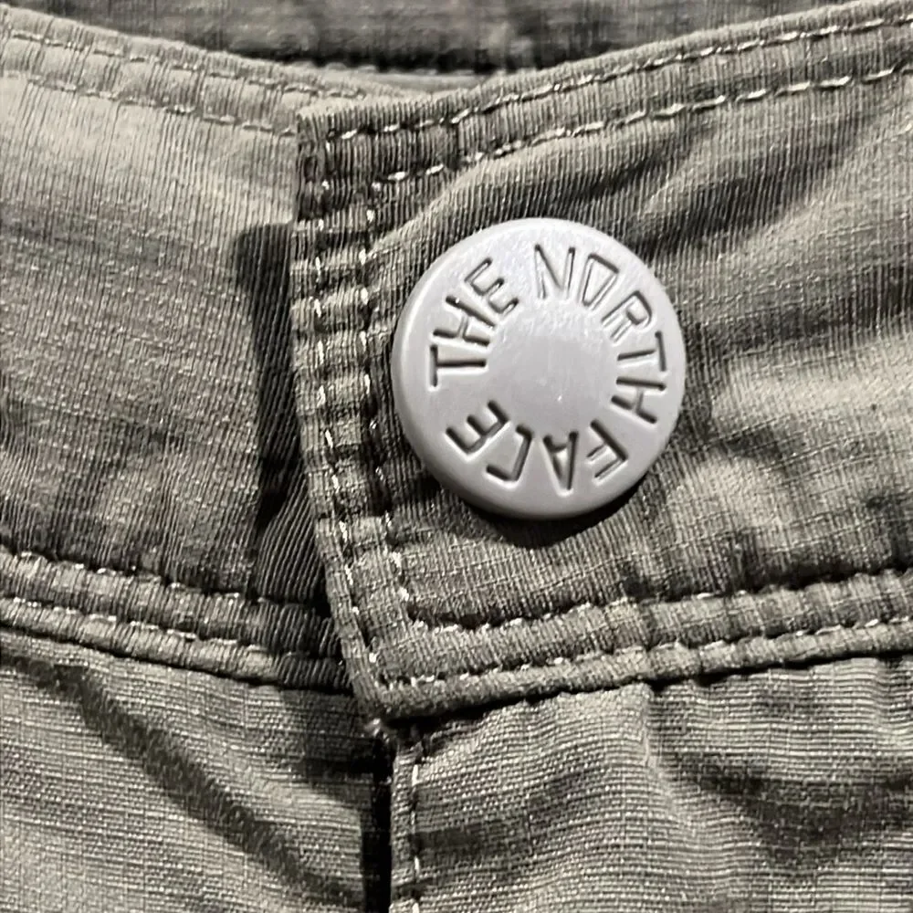 🔥🔥 THE NORTH FACE‎ Men's Olive Nylon Cargo Shorts Size XL - PERFECT Condition